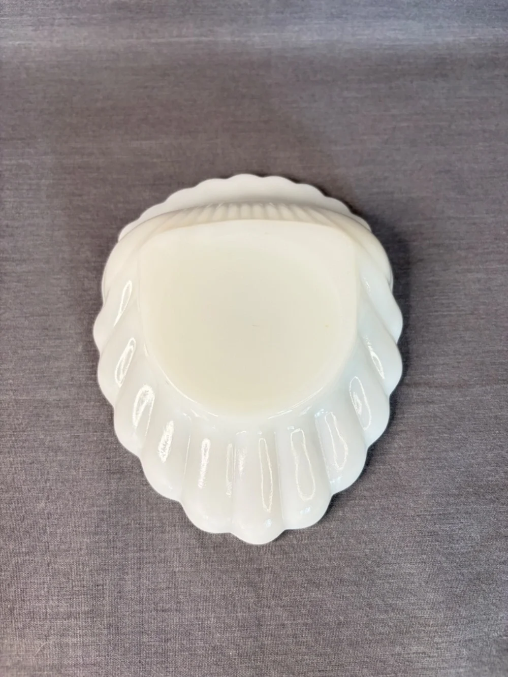 Vintage White Milk Glass Shell Dish Scalloped Trinket Soap Candy Dish Ashtray